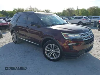 2018 Ford Explorer XLT z VIN 1FM5K7D82JGC80825, wystawiony jako IAAI lot #42007604 z przebiegiem 85 032 mil mil oraz . Historia ofert i sprzedaży dostępna na DreamBid. Obrazek 1.