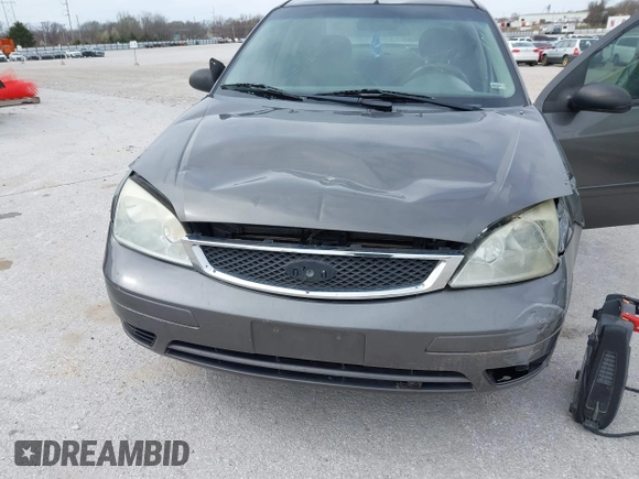 2005 Ford Focus S with VIN 1FAFP34N05W309572, listed as a IAAI auction lot 41861194 with 216,943 mi miles. Bid and sale history available at carsss.com. Image 6.