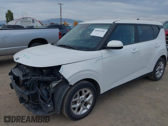2020 Kia Soul LX with VIN KNDJ23AU0L7056999, listed as a IAAI auction lot 40407656 with 106,634 mi miles. Bid and sale history available at carsss.com. Image 2.