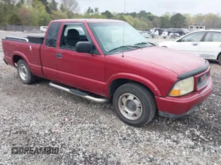 2001 GMC Sonoma SLS w/1SG Pkg with VIN 1GTCS19W118232579, listed as a IAAI auction lot 41877259 with 199,781 mi miles. Bid and sale history available at carsss.com. Image 1.