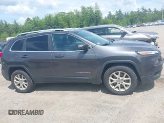 2016 Jeep Cherokee Latitude z VIN 1C4PJMCB4GW241454, wystawiony jako IAAI lot #42378181 z przebiegiem 210 207 mil mil oraz . Historia ofert i sprzedaży dostępna na DreamBid. Obrazek 13.