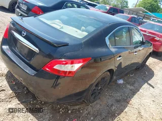 2011 Nissan Maxima SV z VIN 1N4AA5AP2BC860662, wystawiony jako IAAI lot #41960681 z przebiegiem 219 252 mil mil oraz . Historia ofert i sprzedaży dostępna na DreamBid. Obrazek 4.