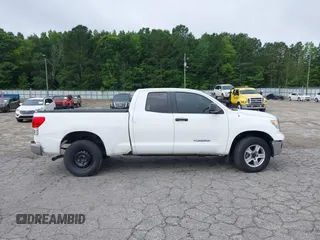 2010 Toyota Tundra z VIN 5TFUM5F14AX009280, wystawiony jako IAAI lot #42541661 z przebiegiem 280 107 mil mil oraz . Historia ofert i sprzedaży dostępna na DreamBid. Obrazek 13.