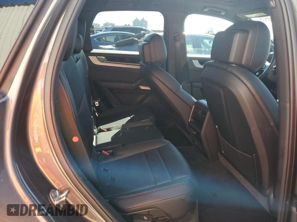 2024 Porsche Cayenne z VIN WP1AA2AY0RDA11814, wystawiony jako Copart lot #45279905 z przebiegiem 4 497 mil mil oraz Szkoda całkowita • Salvage title. Historia ofert i sprzedaży dostępna na DreamBid. Obrazek 11.