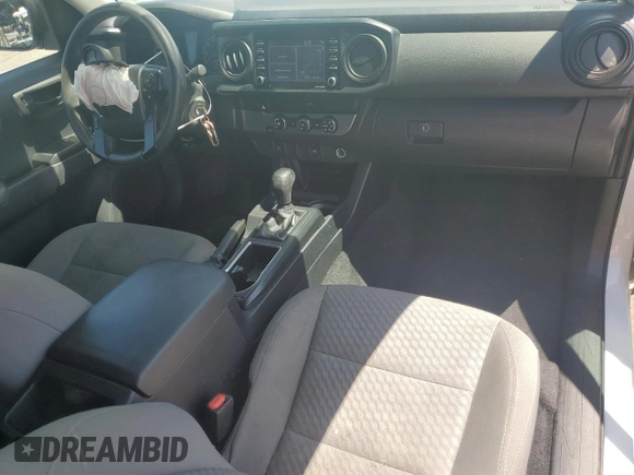 2020 Toyota Tacoma SR z VIN 3TYRX5GNXLT005018, wystawiony jako Copart lot #58040585 z przebiegiem 90 325 mil mil oraz Czysty tytuł • Clean title. Historia ofert i sprzedaży dostępna na DreamBid. Obrazek 8.