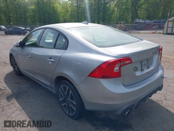 2017 Volvo S60 Dynamic z VIN YV140MTLXH2420132, wystawiony jako IAAI lot #42241376 z przebiegiem 191 292 mil mil oraz . Historia ofert i sprzedaży dostępna na DreamBid. Obrazek 3.