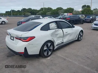 2023 BMW i4 eDrive40 z VIN WBY73AW02PFP24894, wystawiony jako IAAI lot #41097491 z przebiegiem 26 815 mil mil oraz . Historia ofert i sprzedaży dostępna na DreamBid. Obrazek 4.