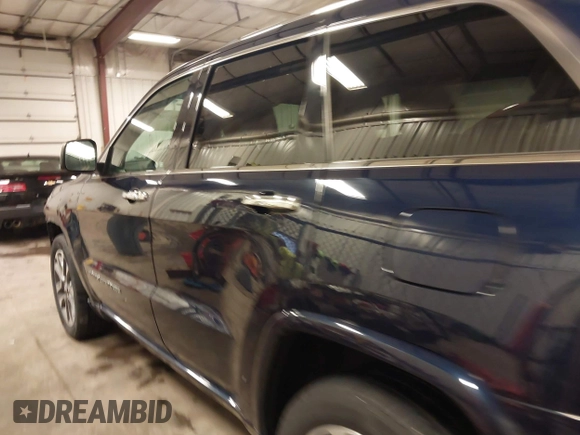 2017 Jeep Grand Cherokee Overland with VIN 1C4RJFCG3HC693897, listed as a IAAI auction lot 41636323 with 105,575 mi miles. Bid and sale history available at carsss.com. Image 15.