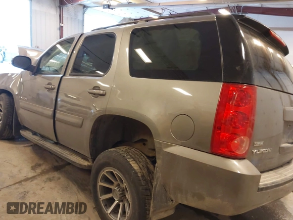 2008 GMC Yukon SLT w/4SB with VIN 1GKFK13008R146058, listed as a IAAI auction lot 41320478 with 1 mi miles. Bid and sale history available at carsss.com. Image 3.