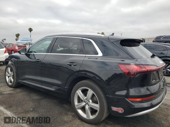 2019 Audi e-tron Premium Plus с VIN WA1LABGE4KB021801, выставлен на аукционе Copart как лот 59353315 с пробегом 59 215 миль миль и Списание • Salvage title. История ставок и продаж доступна на DreamBid. Изображение 2.