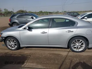 2011 Nissan Maxima SV z VIN 1N4AA5AP9BC855880, wystawiony jako IAAI lot #41698022 z przebiegiem 48 314 mil mil oraz . Historia ofert i sprzedaży dostępna na DreamBid. Obrazek 15.