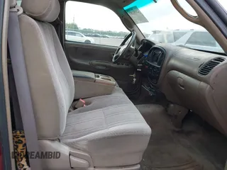 2000 Toyota Tundra SR5 z VIN 5TBRT3417YS053962, wystawiony jako IAAI lot #42051203 z przebiegiem 165 584 mil mil oraz . Historia ofert i sprzedaży dostępna na DreamBid. Obrazek 5.