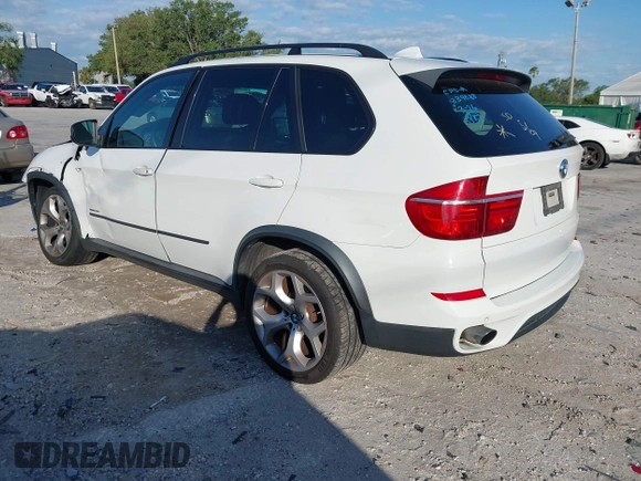 2011 BMW X5 35i with VIN 5UXZV4C52BL410497, listed as a IAAI auction lot 41995459 with 162,781 mi miles. Bid and sale history available at carsss.com. Image 3.