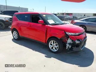 2021 Kia Soul LX with VIN KNDJ23AU2M7774751, listed as a IAAI auction lot 41785484 with 114,736 mi miles. Bid and sale history available at carsss.com. Image 1.