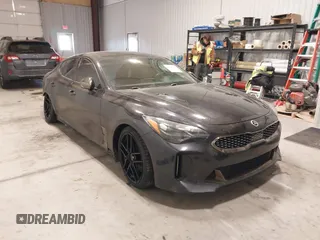 2018 Kia Stinger GT1 with VIN KNAE45LC5J6028756, listed as a IAAI auction lot 41513599 with 61,057 mi miles. Bid and sale history available at carsss.com. Image 1.
