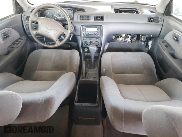 2001 Toyota Camry CE z VIN JT2BG22K010543907, wystawiony jako Copart lot #60874815 z przebiegiem 313 008 mil mil oraz Czysty tytuł • Clean title. Historia ofert i sprzedaży dostępna na DreamBid. Obrazek 8.