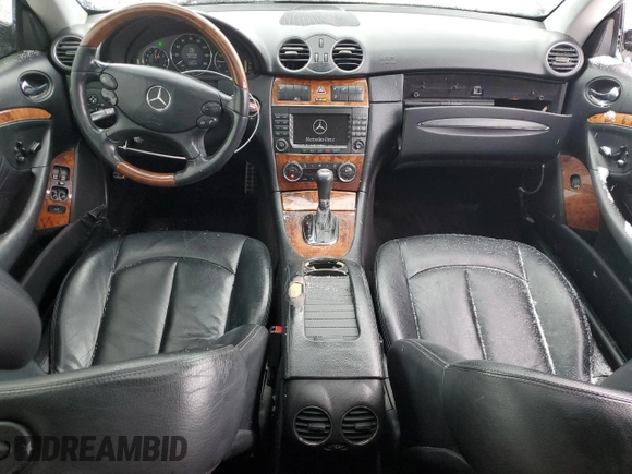 2008 Mercedes-Benz CLK 350 z VIN WDBTJ56H68F241279, wystawiony jako Copart lot #88114995 z przebiegiem 151 961 mil mil oraz Szkoda całkowita • Salvage title. Historia ofert i sprzedaży dostępna na DreamBid. Obrazek 8.