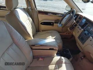 2006 Lincoln Town Car Signature z VIN 1LNHM81V36Y647420, wystawiony jako IAAI lot #42052750 z przebiegiem 251 115 mil mil oraz . Historia ofert i sprzedaży dostępna na DreamBid. Obrazek 5.