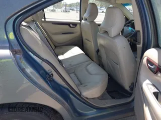 2003 Volvo S60 2.4L with VIN YV1RS61T932261689, listed as a IAAI auction lot 42088432 with 190,980 mi miles. Bid and sale history available at carsss.com. Image 8.