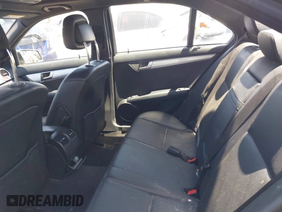 2012 Mercedes-Benz C 250 Sport с VIN WDDGF4HB2CA680837, выставлен на аукционе IAAI как лот 42385586 с пробегом 137 647 миль миль и . История ставок и продаж доступна на DreamBid. Изображение 8.