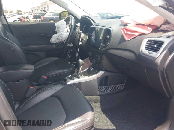 2020 Jeep Compass Latitude z VIN 3C4NJCBBXLT126537, wystawiony jako IAAI lot #42551696 z przebiegiem 38 538 mil mil oraz . Historia ofert i sprzedaży dostępna na DreamBid. Obrazek 5.