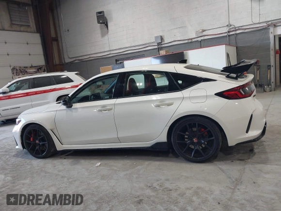 2024 Honda Civic Type R z VIN JHMFL5G47RX003469, wystawiony jako IAAI lot #42035698 z przebiegiem 20 572 mil mil oraz . Historia ofert i sprzedaży dostępna na DreamBid. Obrazek 14.