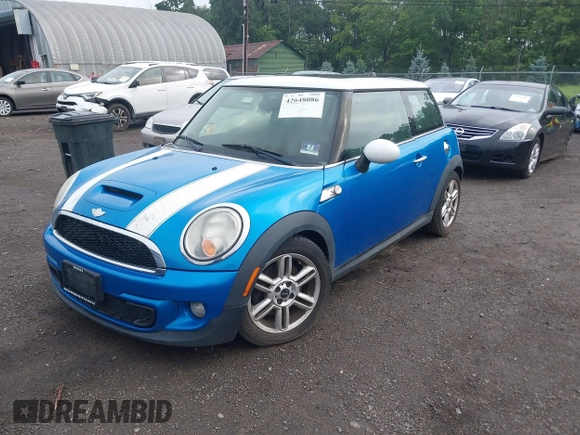 2011 MINI Hardtop S with VIN WMWSV3C52BTY13289, listed as a IAAI auction lot 42648086 with Not provided miles and . Bid and sale history available at DreamBid. Image 17.