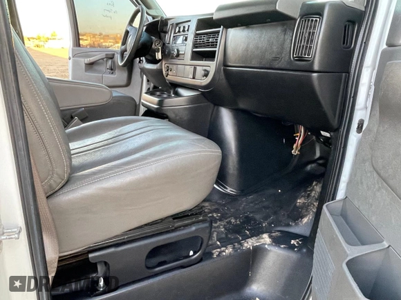 2017 Chevrolet Express Cargo with VIN 1GCWGAFFXH1119347, listed as a Copart auction lot 46950255 with 261,808 mi miles and Clean title. Bid and sale history available at DreamBid. Image 5.