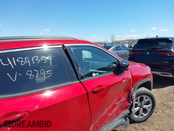 2025 Jeep Compass Latitude с VIN 3C4NJDBN7ST548795, выставлен на аукционе IAAI как лот 41891359 с пробегом 4 569 миль миль и . История ставок и продаж доступна на DreamBid. Изображение 17.