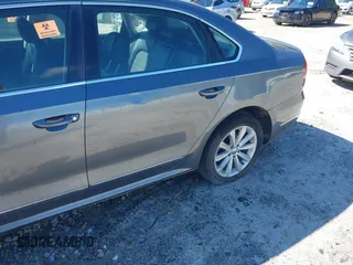 2013 Volkswagen Passat SEL Premium z VIN 1VWCP7A30DC131781, wystawiony jako IAAI lot #42193228 z przebiegiem Nie podano mil oraz . Historia ofert i sprzedaży dostępna na DreamBid. Obrazek 11.