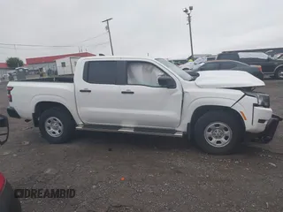 2022 Nissan Frontier Pro-4X z VIN 1N6ED1EK9NN638250, wystawiony jako IAAI lot #40420112 z przebiegiem 39 321 mil mil oraz . Historia ofert i sprzedaży dostępna na DreamBid. Obrazek 13.