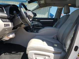 2019 Toyota Highlander SE with VIN 5TDJZRFH9KS571773, listed as a Copart auction lot 52121355 with 101,534 mi miles and Non Repairable. Bid and sale history available at carsss.com. Image 7.