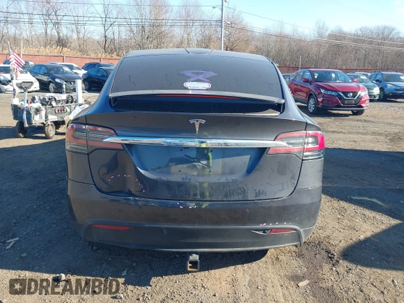 2016 Tesla Model X 70D z VIN 5YJXCAE28GF004461, wystawiony jako IAAI lot #41004214 z przebiegiem 158 962 mil mil oraz . Historia ofert i sprzedaży dostępna na DreamBid. Obrazek 16.