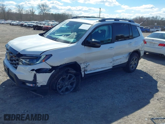 2024 Honda Passport TrailSport with VIN 5FNYF8H69RB016415, listed as a IAAI auction lot 41701049 with 10,365 mi miles and . Bid and sale history available at DreamBid. Image 2.