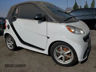 2014 Smart fortwo Pure with VIN WMEEJ3BA3EK780633, listed as a Copart auction lot 54009185 with 104,688 mi miles and Clean Title. Bid and sale history available at DreamBid. Image 4.