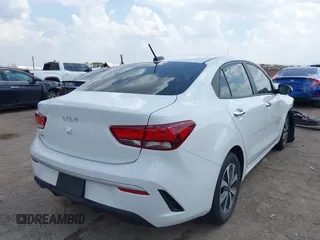 2023 Kia Rio S z VIN 3KPA24AD7PE550899, wystawiony jako IAAI lot #41882407 z przebiegiem 24 966 mil mil oraz . Historia ofert i sprzedaży dostępna na DreamBid. Obrazek 4.