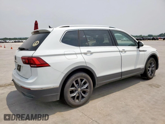 2024 Volkswagen Tiguan SE with VIN 3VVNB7AX5RM133921, listed as a Copart auction lot 58341925 with 7,865 mi miles and Salvage title. Bid and sale history available at DreamBid. Image 3.