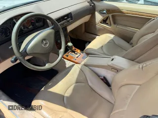 1999 Mercedes-Benz SL 500 z VIN WDBFA68F3XF176338, wystawiony jako Copart lot #58926205 z przebiegiem 46 967 mil mil oraz Tytuł czysty. Historia ofert i sprzedaży dostępna na DreamBid. Obrazek 9.