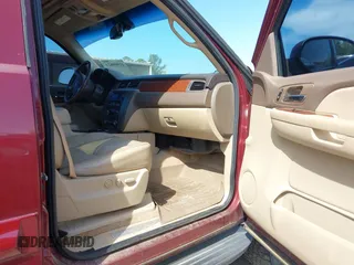 2008 GMC Yukon SLT w/4SB with VIN 1GKFC13078R269756, listed as a IAAI auction lot 41900821 with 275,343 mi miles. Bid and sale history available at carsss.com. Image 5.