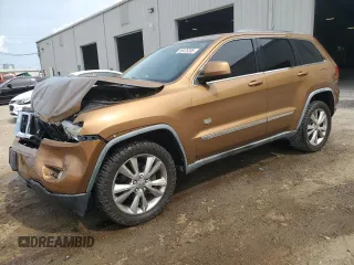 2011 Jeep Grand Cherokee Laredo z VIN 1J4RR4GGXBC645998, wystawiony jako Copart lot #56478355 z przebiegiem 116 808 mil mil oraz Szkody całkowita. Historia ofert i sprzedaży dostępna na DreamBid. Obrazek 1.