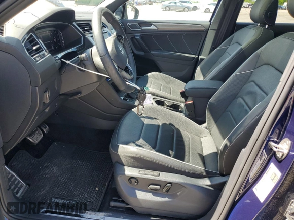 2024 Volkswagen Tiguan SEL R-Line with VIN 3VV4B7AX4RM045227, listed as a Copart auction lot 56002145 with 27,261 mi miles and Salvage title. Bid and sale history available at DreamBid. Image 7.