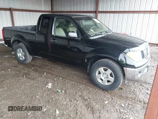 2006 Nissan Frontier SE z VIN 1N6AD06U86C428504, wystawiony jako IAAI lot #42393308 z przebiegiem 108 313 mil mil oraz . Historia ofert i sprzedaży dostępna na DreamBid. Obrazek 1.