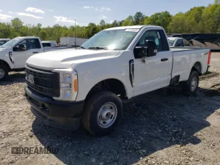 2023 Ford F-250 XL z VIN 1FTBF2BAXPED63301, wystawiony jako Copart lot #52189845 z przebiegiem Nie podano mil oraz Szkody całkowita. Historia ofert i sprzedaży dostępna na DreamBid. Obrazek 1.