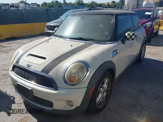 2007 MINI Hardtop S с VIN WMWMF73537TL92266, выставлен на аукционе IAAI как лот 42532567 с пробегом 161 717 миль миль и . История ставок и продаж доступна на DreamBid. Изображение 2.
