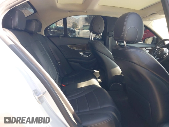 2020 Mercedes-Benz C 300 с VIN WDDWF8DB7LR526991, выставлен на аукционе IAAI как лот 40438514 с пробегом 49 781 миль миль и . История ставок и продаж доступна на DreamBid. Изображение 8.