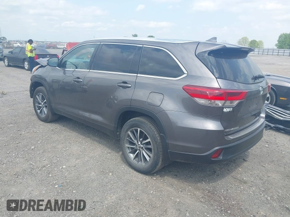 2019 Toyota Highlander SE with VIN 5TDKZRFH3KS353087, listed as a IAAI auction lot 42006593 with 74,214 mi miles and . Bid and sale history available at DreamBid. Image 3.