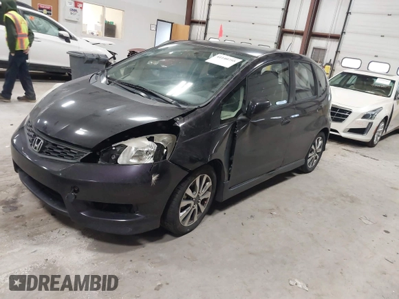 2013 Honda Fit Sport z VIN JHMGE8H56DC019556, wystawiony jako IAAI lot #41140755 z przebiegiem Nie podano mil oraz . Historia ofert i sprzedaży dostępna na DreamBid. Obrazek 18.