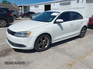 2012 Volkswagen Jetta Sedan SE w/Convenience with VIN 3VWDX7AJ3CM392032, listed as a IAAI auction lot 41825344 with 177,581 mi miles. Bid and sale history available at carsss.com. Image 17.