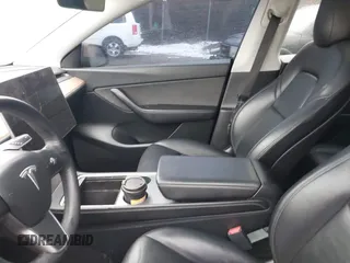 2022 Tesla Model Y Long Range z VIN 7SAYGDEE9NF331410, wystawiony jako IAAI lot #41580172 z przebiegiem 81 794 mil mil oraz . Historia ofert i sprzedaży dostępna na DreamBid. Obrazek 5.