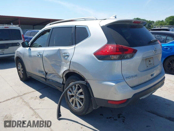 2017 Nissan Rogue SV z VIN 5N1AT2MN5HC730098, wystawiony jako IAAI lot #42033390 z przebiegiem 91 755 mil mil oraz . Historia ofert i sprzedaży dostępna na DreamBid. Obrazek 3.